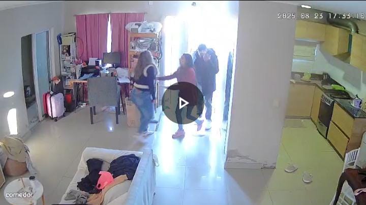 La captura pertenece al vídeo de una cámara de seguridad que fue difundida por el entorno de la mujer
