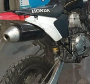 Dos moto chorros quisieron robarle el rodado a una mujer