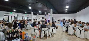 Con gran éxito se realizó la cena show por el Hogar «Todo por Ellos»