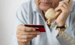 Con el cuento del tío estafaron a una mujer y le sacaron cerca de cuatro millones de pesos