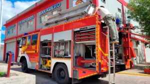 Bomberos controló el incendio en el altillo de una caballeriza sobre la Ruta 41