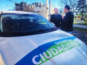 Golpearon a un inspector de tránsito: el agresor, estaba haciendo willy con su moto