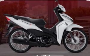 Habló la mujer a la que le robaron la moto Honda Wave blanca de la puerta de un supermercado